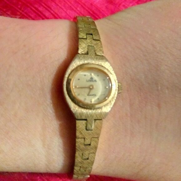 Vintage thin golden Lorus ladies watch - Picture 8 of 8